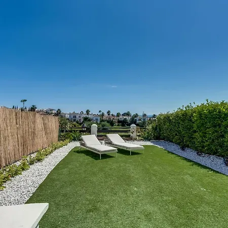 Luxury Sunset Golf With Spacious Private Garden & Seaview Apartamento *