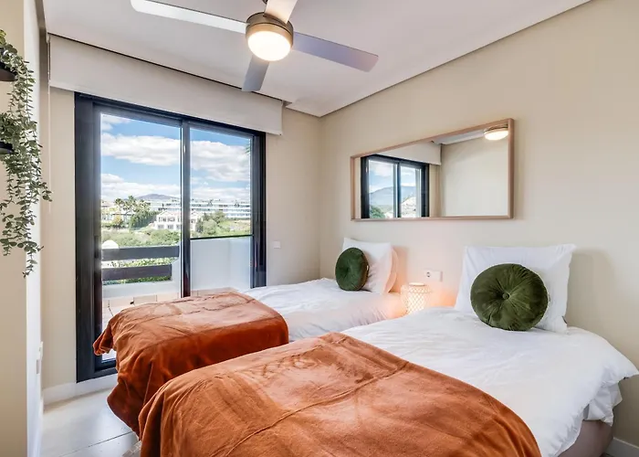 Luxury Sunset Golf With Spacious Private Garden & Seaview