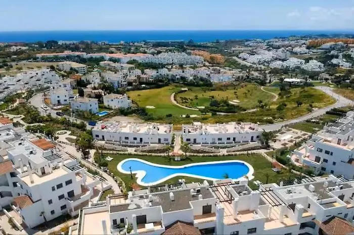 Luxury Sunset Golf With Spacious Private Garden & Seaview Apartamento Estepona