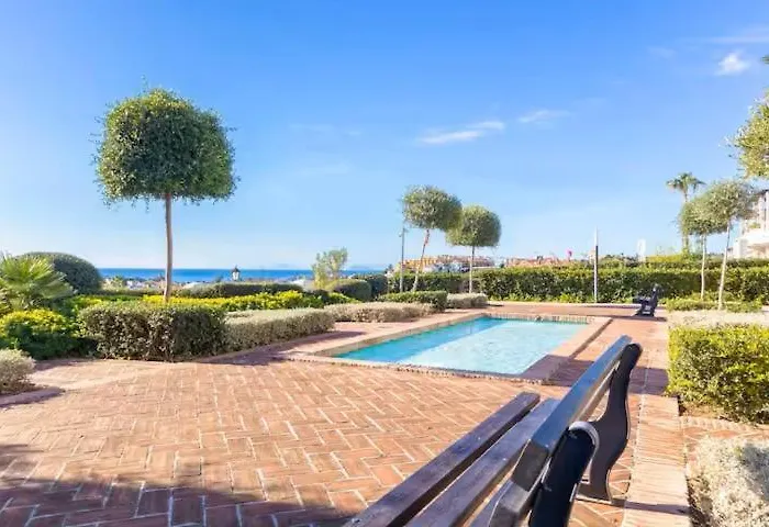 Luxury Sunset Golf With Spacious Private Garden & Seaview * Estepona