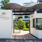 Luxury Sunset Golf With Spacious Private Garden & Seaview * Estepona