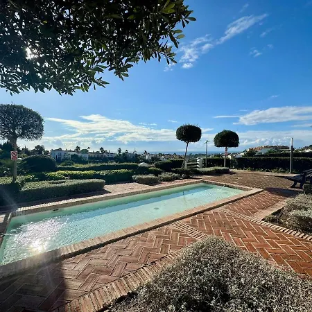 Luxury Sunset Golf With Spacious Private Garden & Seaview * 埃斯特波纳