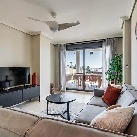 Luxury Sunset Golf With Spacious Private Garden & Seaview 公寓 埃斯特波纳