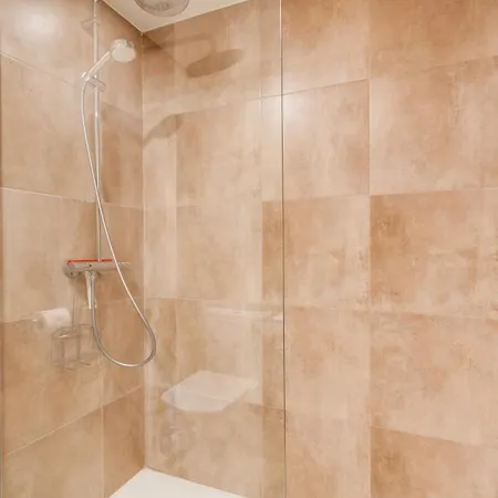 Апартаменти Luxury Sunset Golf With Spacious Private Garden & Seaview Естепона