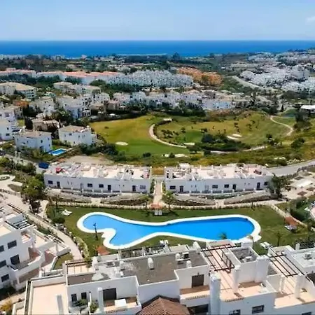 Luxury Sunset Golf With Spacious Private Garden & Seaview Апартаменти Естепона