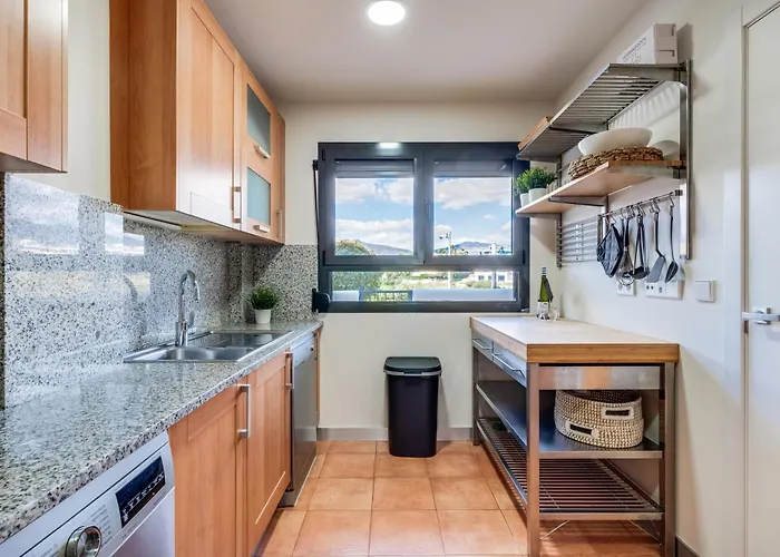 Luxury Sunset Golf With Spacious Private Garden & Seaview Estepona