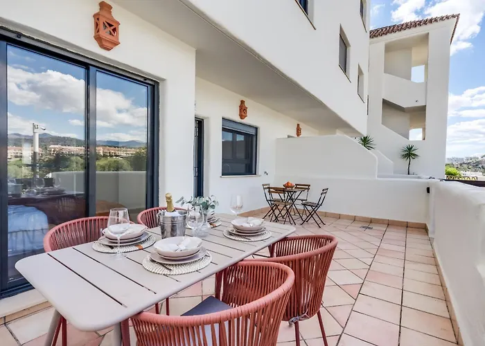 Luxury Sunset Golf With Spacious Private Garden & Seaview *