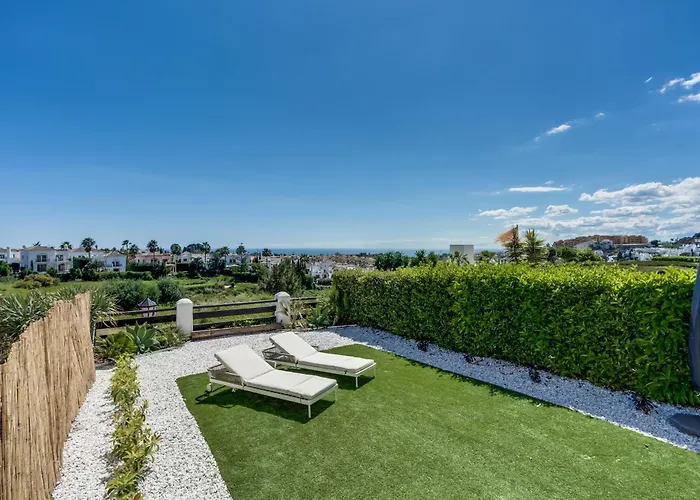 Luxury Sunset Golf With Spacious Private Garden & Seaview