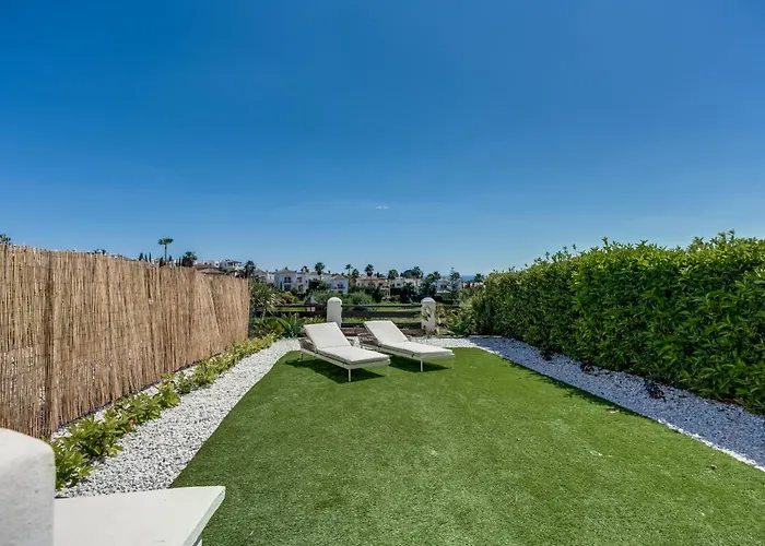 Luxury Sunset Golf With Spacious Private Garden & Seaview Appartement *