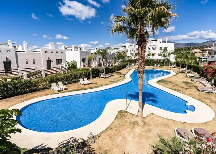 Apartment Luxury Sunset Golf With Spacious Private Garden & Seaview Estepona