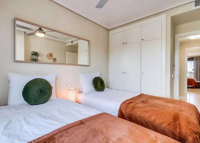 Luxury Sunset Golf With Spacious Private Garden & Seaview Estepona