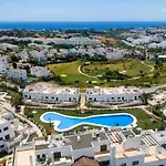 Luxury Sunset Golf With Spacious Private Garden & Seaview Διαμέρισμα Εστεπόνα