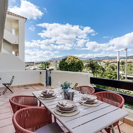 Διαμέρισμα Luxury Sunset Golf With Spacious Private Garden & Seaview Εστεπόνα
